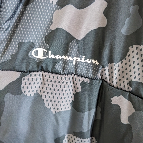CHAMPION Hooded Puffer Winter Jacket - Picture 4 of 13